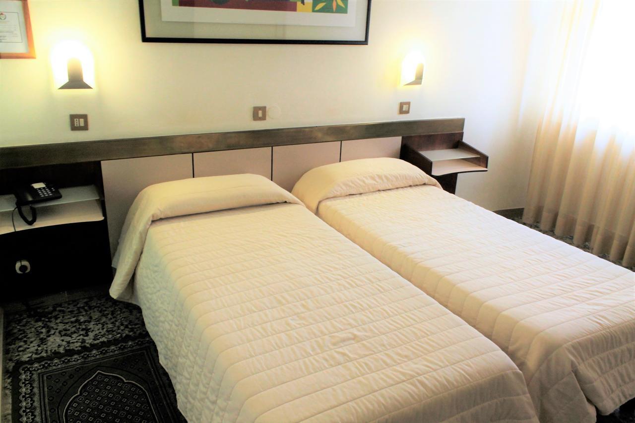 Hotel Napoleon ริมินี ภายนอก รูปภาพ